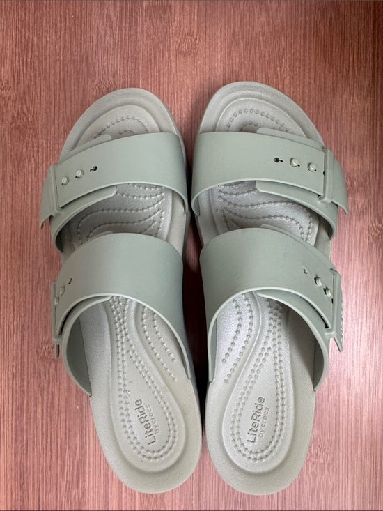 CROCS Shoes - CROCS Brooklyn Buckle Low Sandals, Cargo Green - size 9